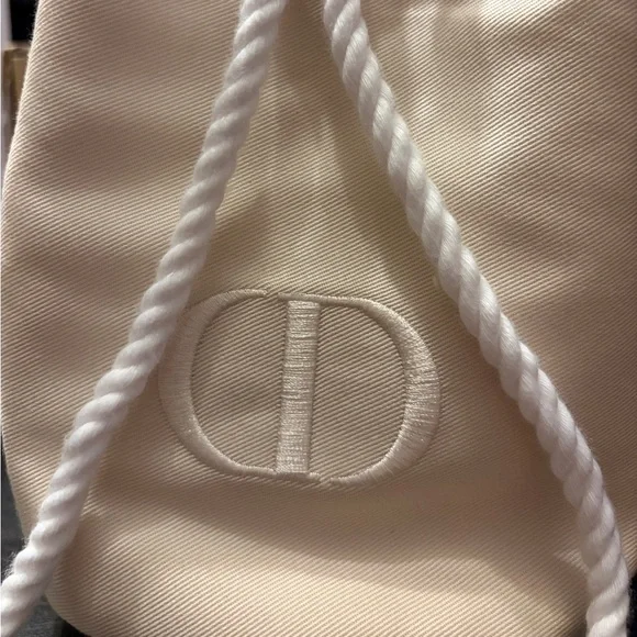 Dior pouch and a 3 exclusive miniatures - Picture 9 of 15